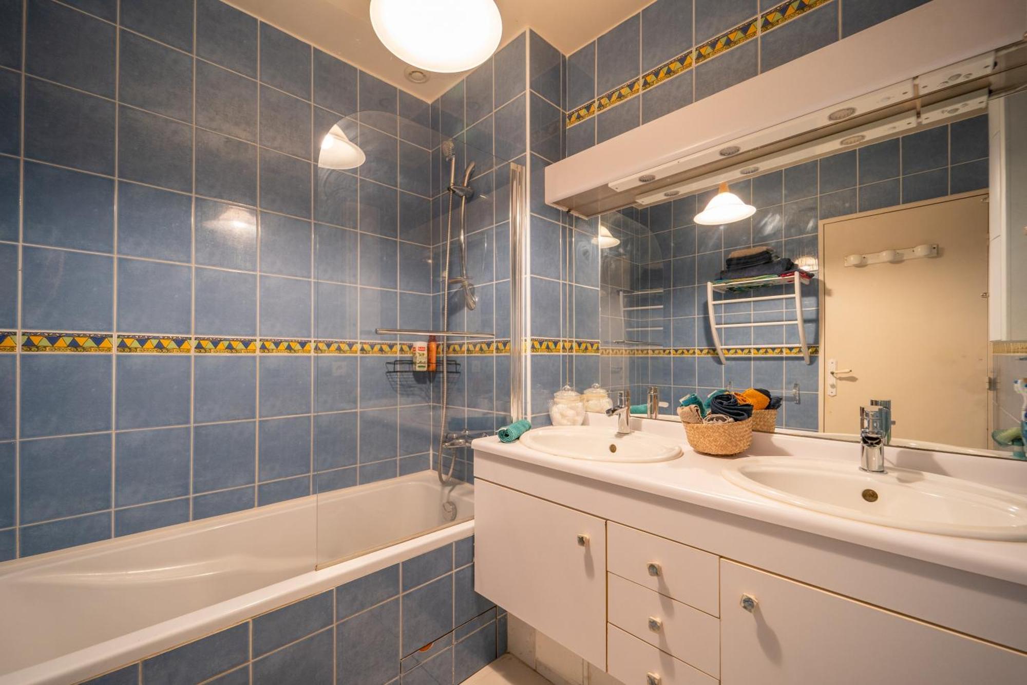 Les Volets Bleus Apartment Ренжи Екстериор снимка